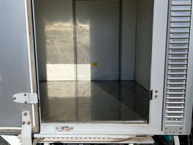 三菱ふそうキャンターアルミバン小型（2t・3t）[写真19]