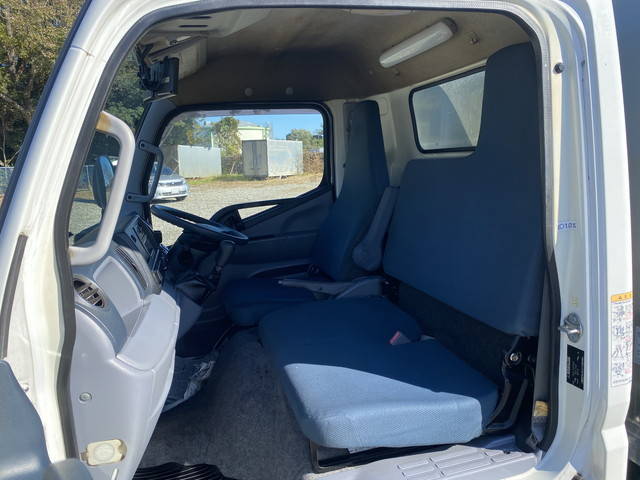三菱ふそうキャンターアルミバン小型（2t・3t）[写真32]