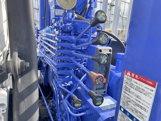 いすゞフォワードセルフクレーン3段中型（4t）[写真10]