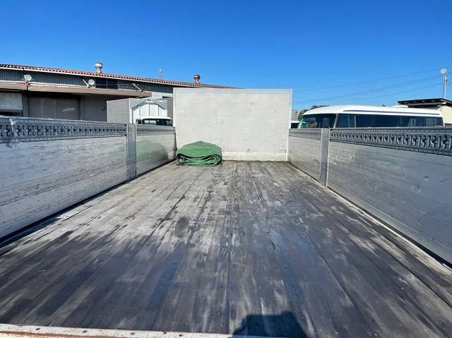 いすゞフォワードアルミブロック中型（4t）[写真10]