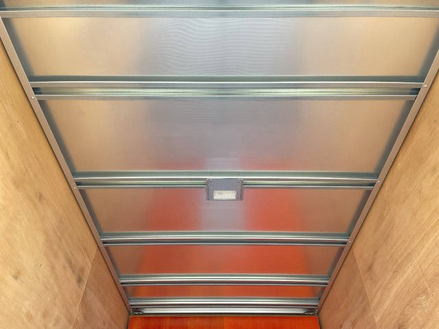 いすゞエルフアルミバン小型（2t・3t）[写真12]