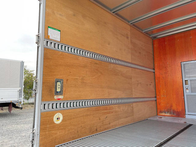 いすゞエルフアルミバン小型（2t・3t）[写真13]