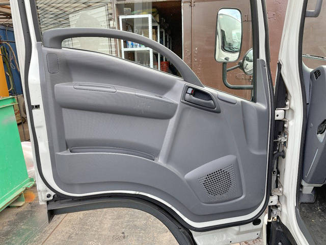 いすゞエルフアルミバン小型（2t・3t）[写真28]