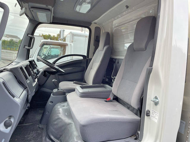 いすゞエルフアルミバン小型（2t・3t）[写真31]