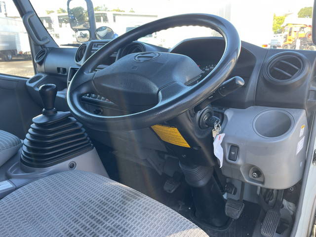 日野デュトロアルミバン小型（2t・3t）[写真31]