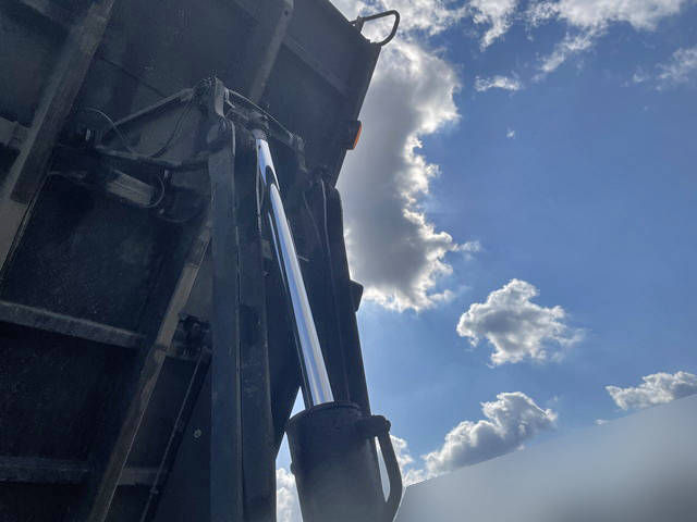 三菱ふそうスーパーグレートダンプ大型（10t）[写真14]