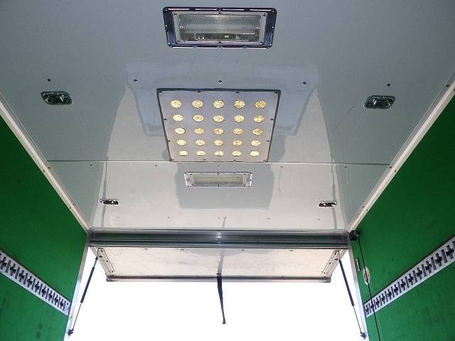 いすゞエルフアルミバン小型（2t・3t）[写真13]