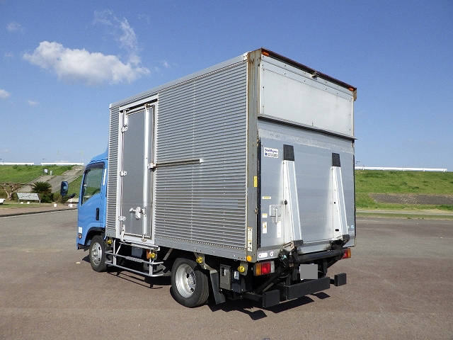 いすゞエルフアルミバン小型（2t・3t）[写真02]