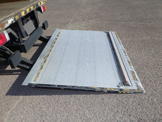 いすゞエルフアルミバン小型（2t・3t）[写真09]