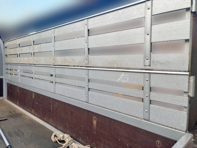 いすゞエルフ平ボディ小型（2t・3t）[写真12]