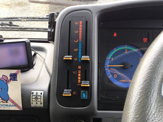 日野レンジャー平ボディ中型（4t）[写真27]