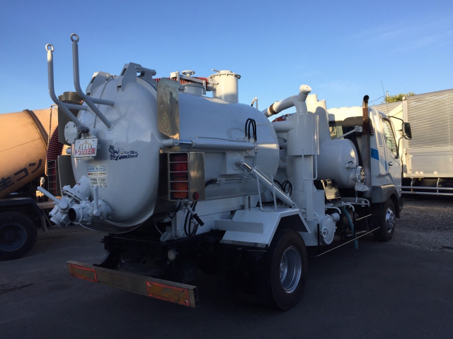 三菱ふそうファイター汚泥吸引車中型（4t）[写真02]