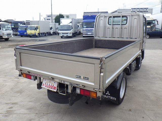 三菱ふそうキャンターガッツ平ボディ小型（2t・3t）[写真02]