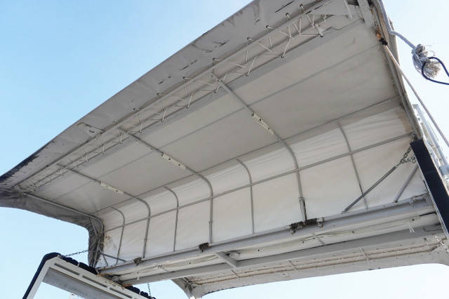 日野デュトロ幌ウイング小型（2t・3t）[写真10]