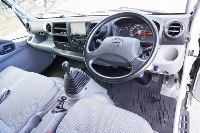 日野デュトロ幌ウイング小型（2t・3t）[写真30]