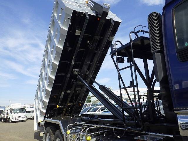 いすゞギガコンテナ専用車大型（10t）[写真13]