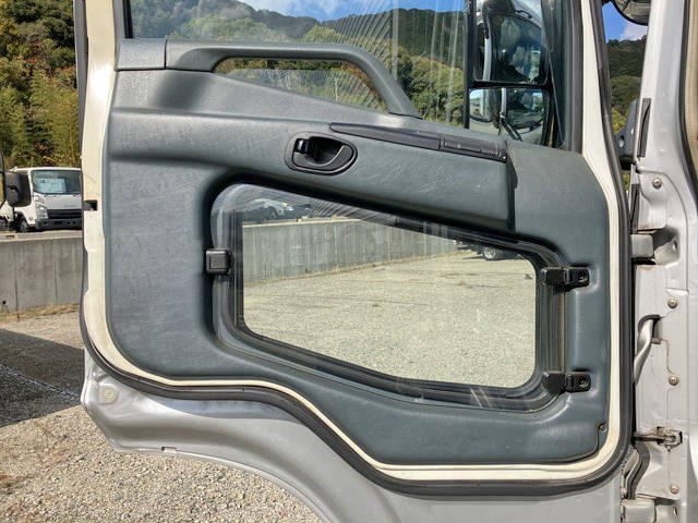 三菱ふそうスーパーグレートアルミウイング大型（10t）[写真26]