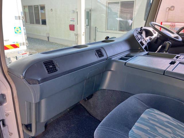 三菱ふそうスーパーグレートアルミウイング大型（10t）[写真28]