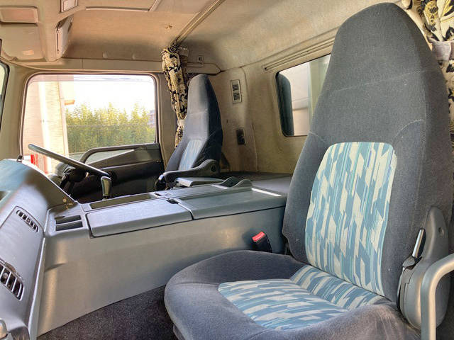 三菱ふそうスーパーグレートアルミウイング大型（10t）[写真29]