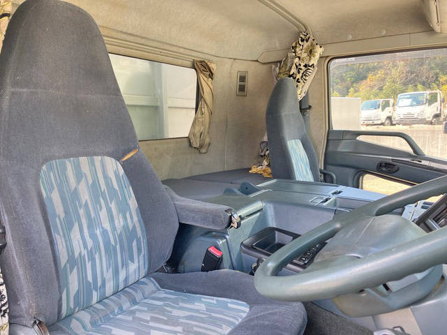 三菱ふそうスーパーグレートアルミウイング大型（10t）[写真31]