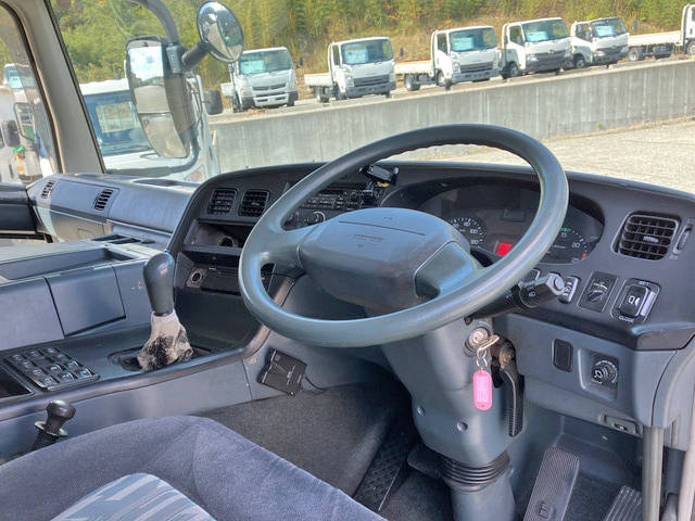 三菱ふそうスーパーグレートアルミウイング大型（10t）[写真32]