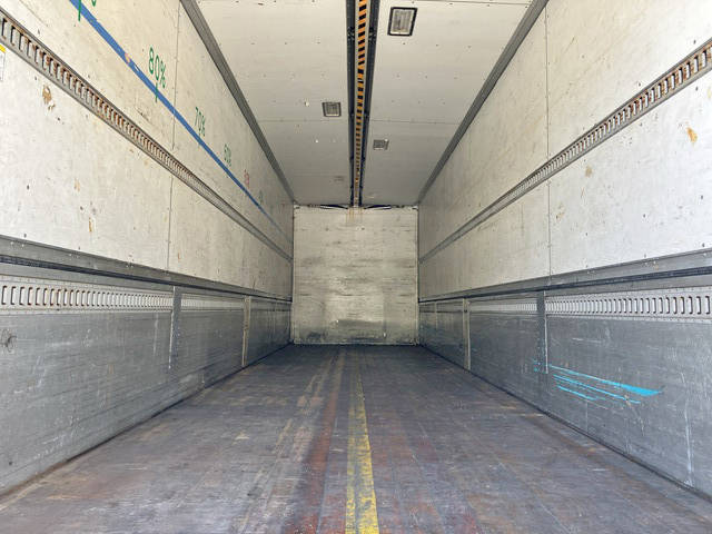 三菱ふそうスーパーグレートアルミウイング大型（10t）[写真09]