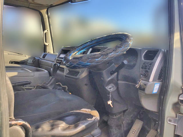 UDトラックスコンドルコンテナ専用車中型（4t）[写真21]