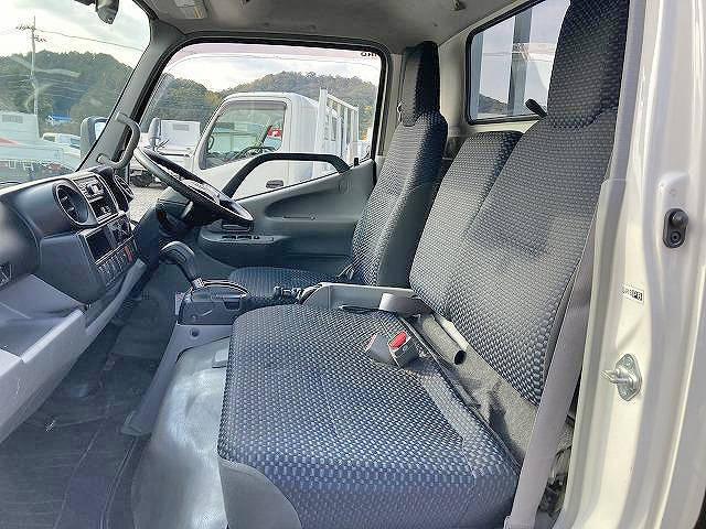 日野デュトロ平ボディ小型（2t・3t）[写真09]