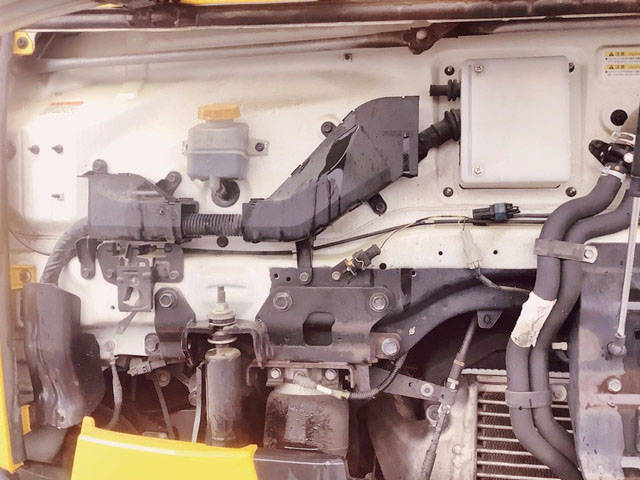 UDトラックスクオン汚泥吸引車大型（10t）[写真13]