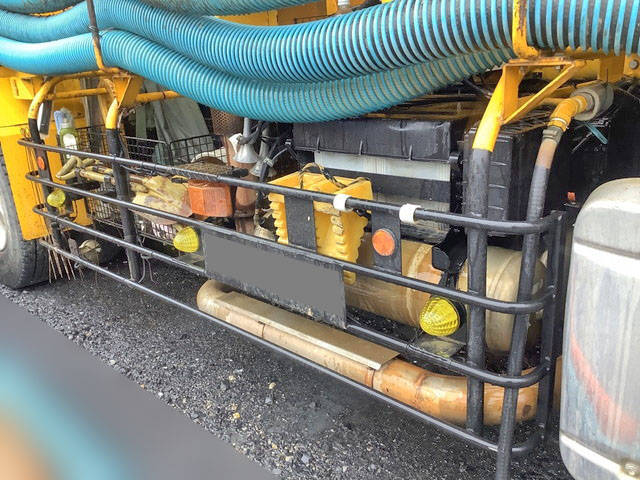 UDトラックスクオン汚泥吸引車大型（10t）[写真15]
