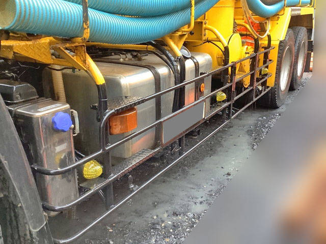 UDトラックスクオン汚泥吸引車大型（10t）[写真16]