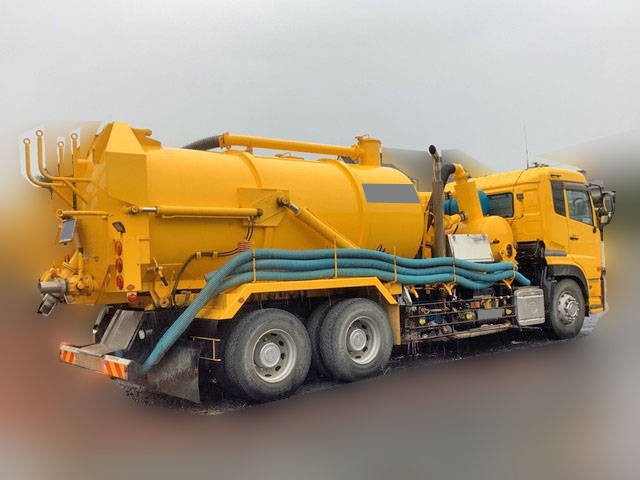 UDトラックスクオン汚泥吸引車大型（10t）[写真02]