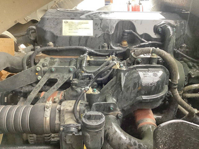 UDトラックスクオン汚泥吸引車大型（10t）[写真23]