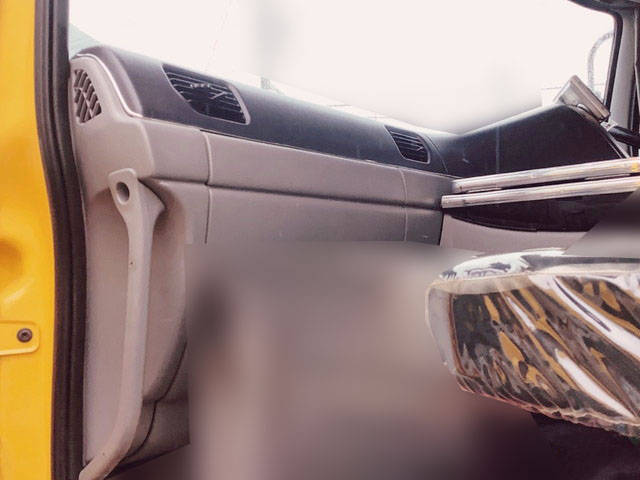 UDトラックスクオン汚泥吸引車大型（10t）[写真27]