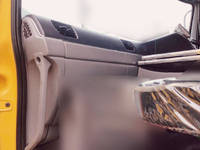 UDトラックスクオン汚泥吸引車大型（10t）[写真27]