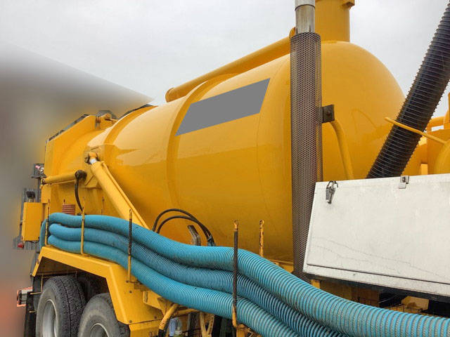 UDトラックスクオン汚泥吸引車大型（10t）[写真04]