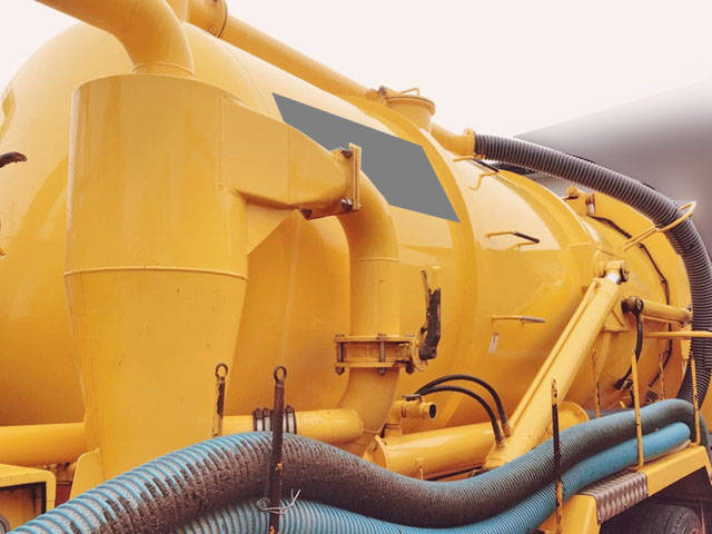 UDトラックスクオン汚泥吸引車大型（10t）[写真05]