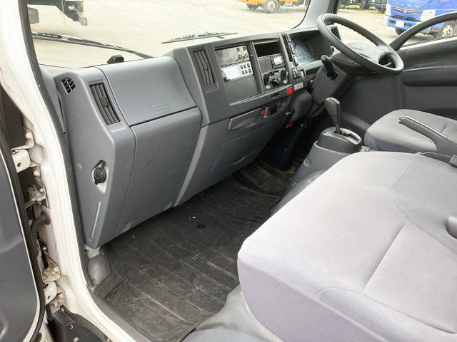 いすゞエルフ冷凍車（冷蔵車）小型（2t・3t）[写真30]