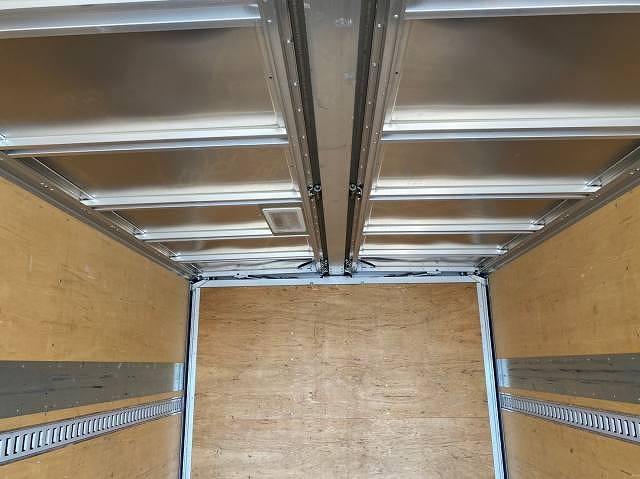 いすゞフォワードアルミウイング中型（4t）[写真13]