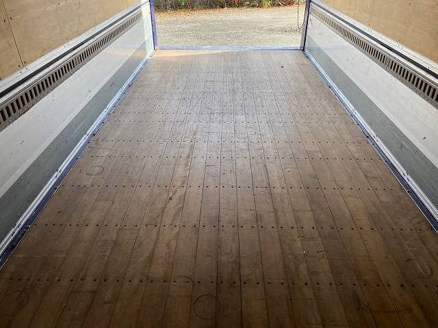 いすゞフォワードアルミウイング中型（4t）[写真14]