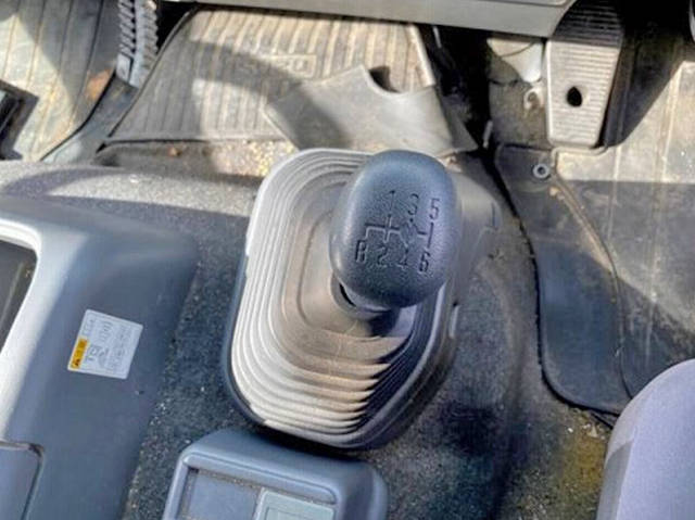 いすゞフォワードアルミウイング中型（4t）[写真23]