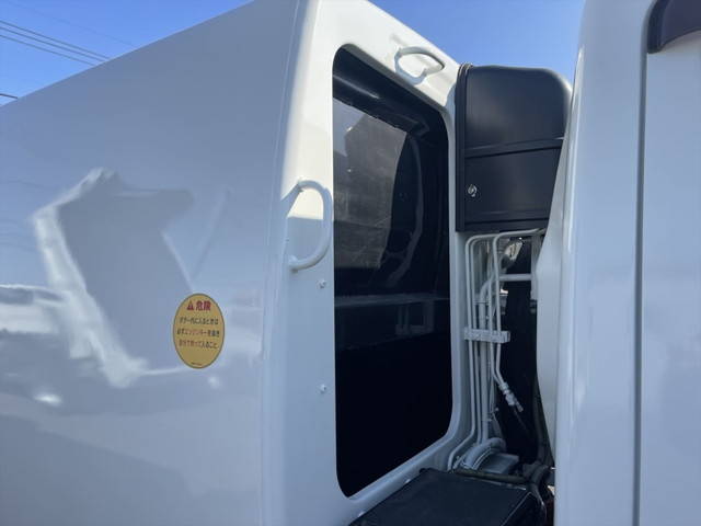 三菱ふそうキャンターパッカー車（塵芥車）小型（2t・3t）[写真05]