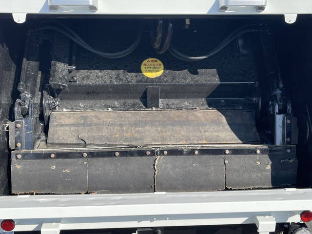 三菱ふそうキャンターパッカー車（塵芥車）小型（2t・3t）[写真06]