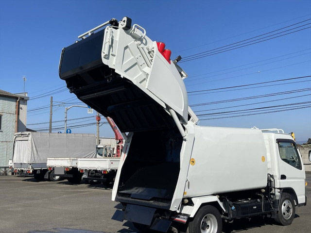 三菱ふそうキャンターパッカー車（塵芥車）小型（2t・3t）[写真08]