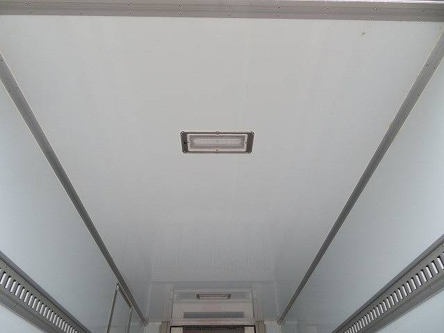 いすゞエルフ冷凍車（冷蔵車）小型（2t・3t）[写真23]