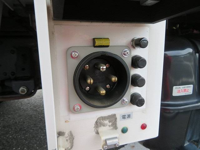 いすゞエルフ冷凍車（冷蔵車）小型（2t・3t）[写真33]