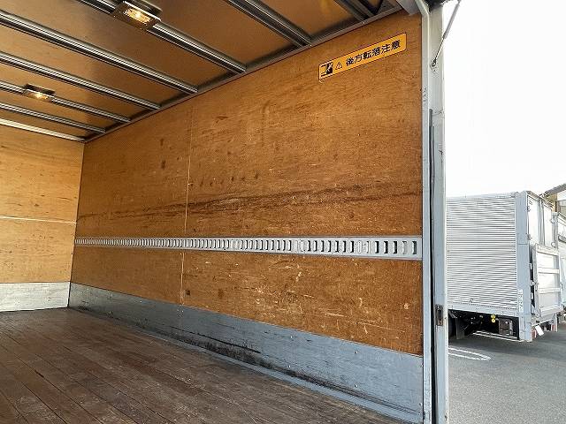 いすゞエルフアルミバン小型（2t・3t）[写真11]