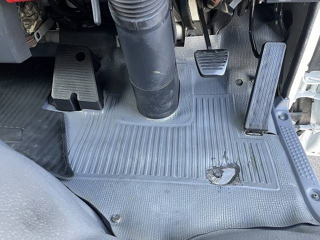 いすゞエルフアルミバン小型（2t・3t）[写真33]