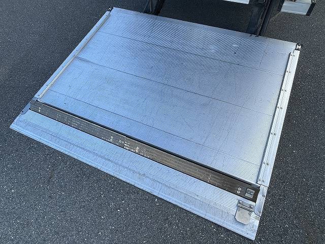 いすゞエルフアルミバン小型（2t・3t）[写真09]