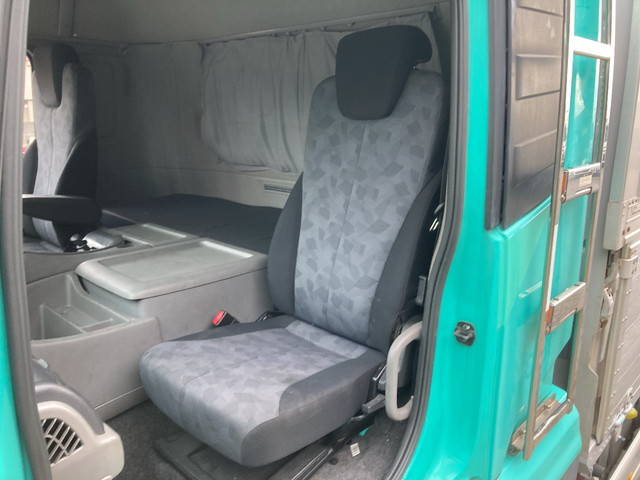 UDトラックスクオンアルミウイング大型（10t）[写真28]